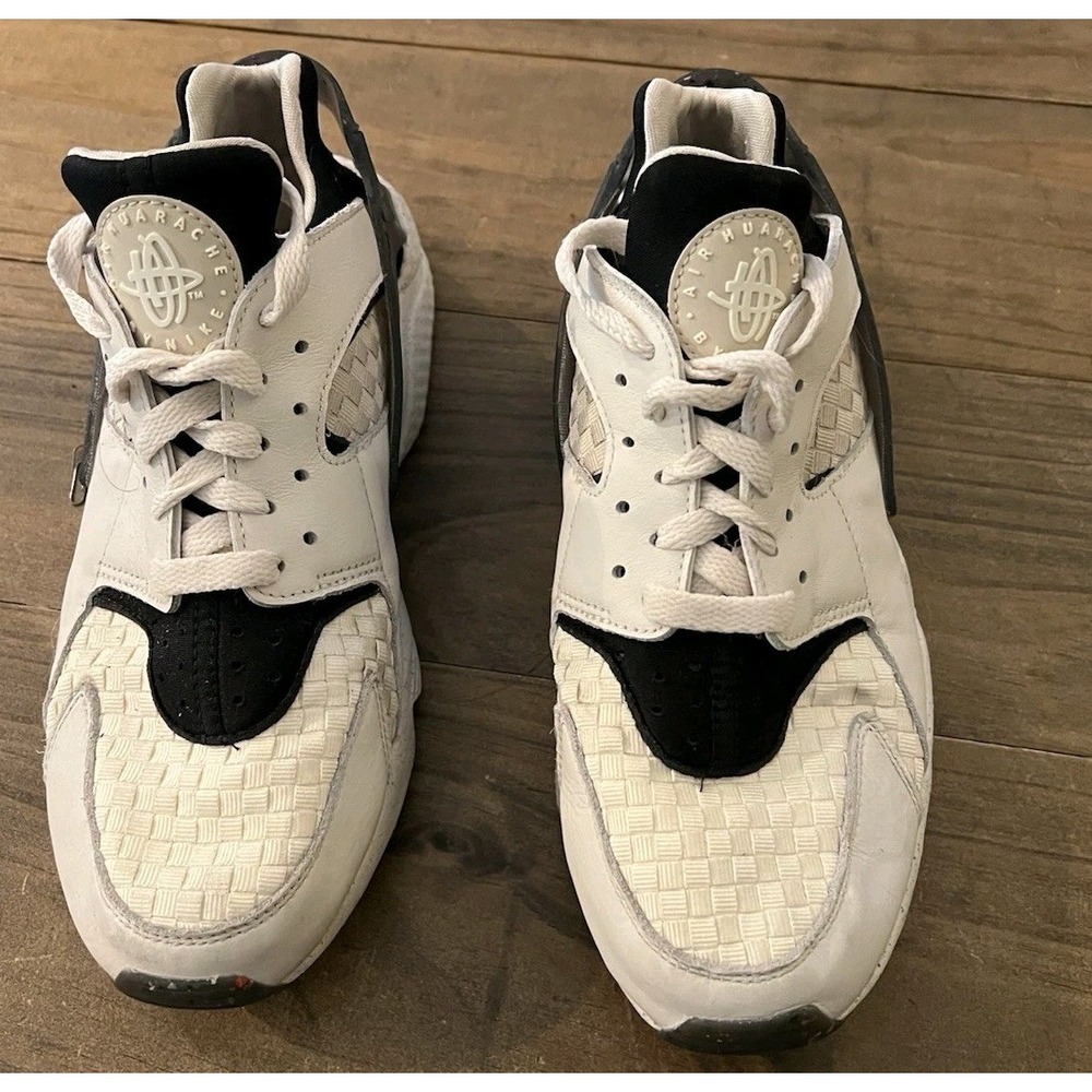 Nike Air Huarache Premium DR0449-001 White Black Sneakers Women's Size 10.5